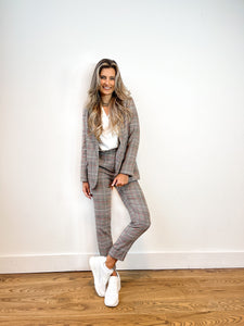 beige black and red women's business boyfriend suit set